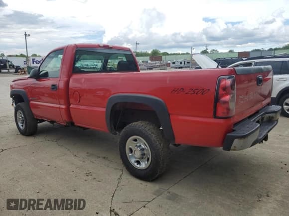 ✅ 2005 Chevrolet Silverado 2500HD Work Truck • VIN: 1GCHC24U05E327995 • Лот: 56559555. Опубликован ранее на Copart с пробегом 244 076 миль. Бесплатный доступ к архиву аукционных продаж из США и подробный отчёт об истории автомобиля на DreamBid. Изображение 2.