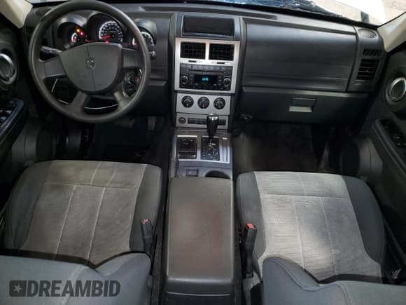 ✅ 2007 Dodge Nitro SXT • VIN: 1D8GU28KX7W570181 • Lot: 80915645. Wystawiony na Copart z przebiegiem 86 199 mil. Bezpłatny archiwum sprzedaży aukcyjnych z USA i szczegółowy raport historii pojazdu na DreamBid. Zdjęcie 8.