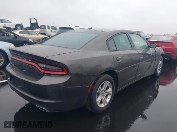 ✅ 2022 Dodge Charger SXT • VIN: 2C3CDXBGXNH239051 • Lot: 42924766. Wystawiony na IAAI z przebiegiem 49 595 mil. Bezpłatny archiwum sprzedaży aukcyjnych z USA i szczegółowy raport historii pojazdu na DreamBid. Zdjęcie 4.