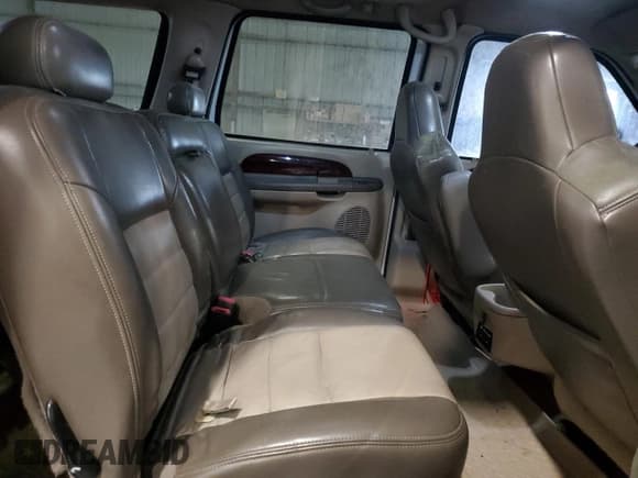 ✅ 2003 Ford Excursion Eddie Bauer • VIN: 1FMSU45P23EC07826 • Лот: 83909884. Опубликован ранее на Copart с пробегом 261 656 миль. Бесплатный доступ к архиву аукционных продаж из США и подробный отчёт об истории автомобиля на DreamBid. Изображение 11.