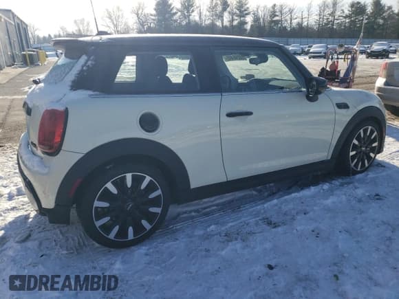 ✅ 2022 MINI Hardtop Cooper S • VIN: WMW53DH03N2R73889 • Lot: 88246445. Wystawiony na Copart z przebiegiem 18 111 mil. Bezpłatny archiwum sprzedaży aukcyjnych z USA i szczegółowy raport historii pojazdu na DreamBid. Zdjęcie 3.