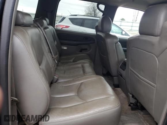 ✅ 2003 Chevrolet Suburban LT • VIN: 1GNFK16Z63J268766 • Lot: 54192505. Wystawiony na Copart z przebiegiem 236 968 mil. Bezpłatny archiwum sprzedaży aukcyjnych z USA i szczegółowy raport historii pojazdu na DreamBid. Zdjęcie 11.