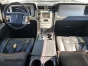 ✅ 2008 Lincoln Navigator • VIN: 5LMFL28538LJ10296 • Лот: 60555325. Опубликован ранее на Copart с пробегом 225 462 миль. Бесплатный доступ к архиву аукционных продаж из США и подробный отчёт об истории автомобиля на DreamBid. Изображение 8.