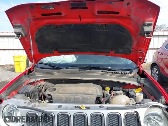 ✅ 2015 Jeep Renegade Limited • VIN: ZACCJADT1FPB47886 • Lot: 43348926. Wystawiony na IAAI z przebiegiem 127 293 mil. Bezpłatny archiwum sprzedaży aukcyjnych z USA i szczegółowy raport historii pojazdu na DreamBid. Zdjęcie 10.