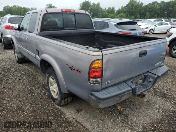 ✅ 2000 Toyota Tundra Limited • VIN: 5TBBT4814YS020287 • Lot: 64629425. Listed on Copart with 303,139 mi. Free auction sales archive from the USA and detailed vehicle history report at DreamBid. Image 2.