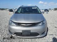 ✅ 2018 Chrysler Pacifica Limited • VIN: 2C4RC1GG3JR245955 • Lot: 82335285. Listed on Copart with 157,859 mi. Free auction sales archive from the USA and detailed vehicle history report at DreamBid. Image 5.