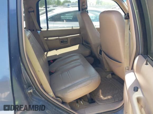 ✅ 2000 Ford Explorer • VIN: 1FMZU64P3YZB70619 • Lot: 42000128. Wystawiony na IAAI z przebiegiem 230 681 mil. Bezpłatny archiwum sprzedaży aukcyjnych z USA i szczegółowy raport historii pojazdu na DreamBid. Zdjęcie 8.