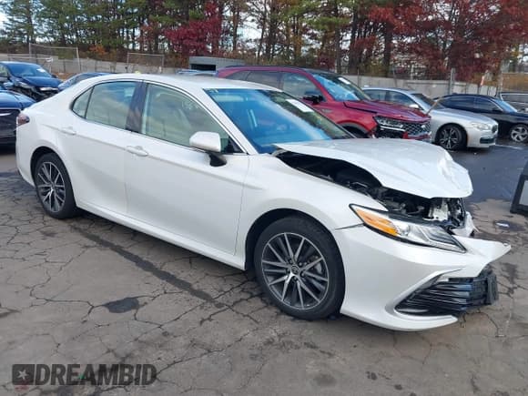 ✅ 2023 Toyota Camry Hybrid XLE • VIN: 4T1F31AK2PU053515 • Lot: 43695853. Wystawiony na IAAI z przebiegiem 16 894 mil. Bezpłatny archiwum sprzedaży aukcyjnych z USA i szczegółowy raport historii pojazdu na DreamBid. Zdjęcie 1.