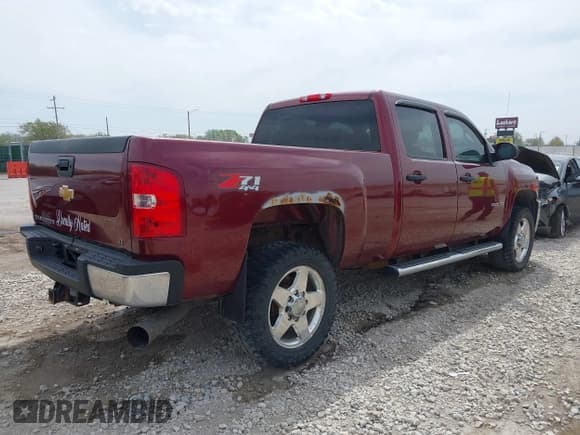 ✅ 2014 Chevrolet Silverado 2500HD LT • VIN: 1GC1KXC88EF140598 • Lot: 42023482. Listed on IAAI with 300,929 mi. Free auction sales archive from the USA and detailed vehicle history report at DreamBid. Image 4.