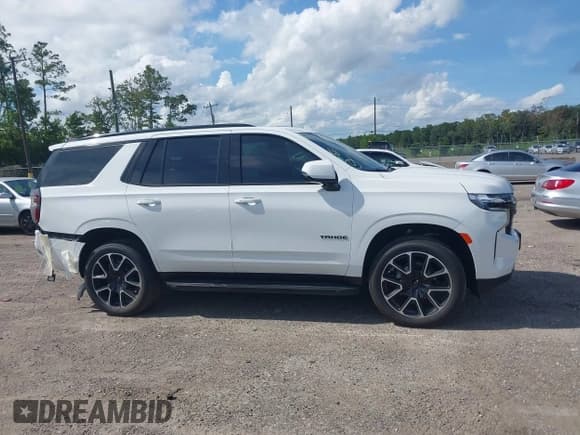 ✅ 2024 Chevrolet Tahoe RST • VIN: 1GNSCRKD2RR417057 • Lot: 42925915. Wystawiony na IAAI z przebiegiem 13 841 mil. Bezpłatny archiwum sprzedaży aukcyjnych z USA i szczegółowy raport historii pojazdu na DreamBid. Zdjęcie 13.