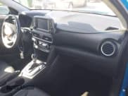 ✅ 2018 Hyundai Kona Limited • VIN: KM8K3CA56JU101934 • Lot: 43678311. Wystawiony na IAAI z przebiegiem 63 142 mil. Bezpłatny archiwum sprzedaży aukcyjnych z USA i szczegółowy raport historii pojazdu na DreamBid. Zdjęcie 5.