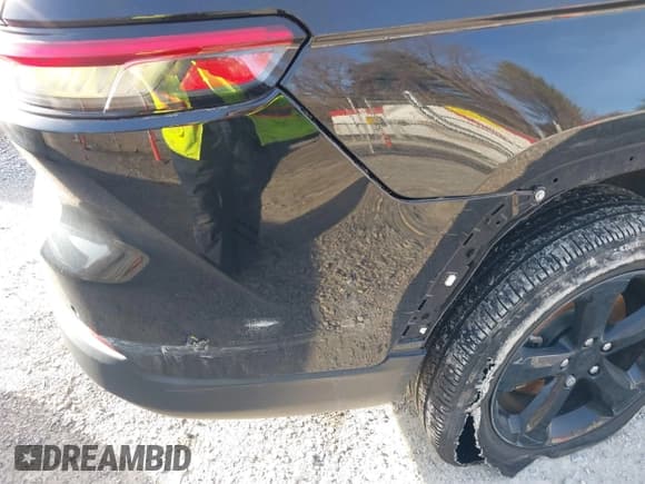 ✅ 2023 Jeep Grand Cherokee Altitude • VIN: 1C4RJKAG3P8841009 • Lot: 41708691. Listed on IAAI with 45,958 mi. Free auction sales archive from the USA and detailed vehicle history report at DreamBid. Image 20.