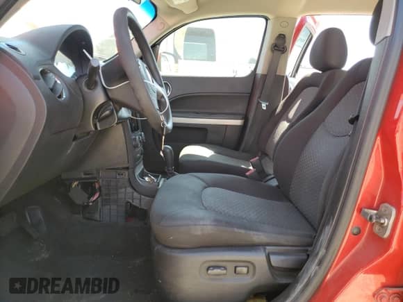 2009 Chevrolet HHR 1LT z VIN 3GNCA23B89S539644, wystawiony jako Copart lot #63522484 z przebiegiem 176 873 mil mil oraz Czysty tytuł • Clean title. Historia ofert i sprzedaży dostępna na DreamBid. Obrazek 7.