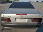 ✅ 1994 Mercedes-Benz SL 5.0L • VIN: WDBFA67E7RF085830 • Лот: 70479494. Опубликован ранее на Copart с пробегом 164 480 миль. Бесплатный доступ к архиву аукционных продаж из США и подробный отчёт об истории автомобиля на DreamBid. Изображение 6.