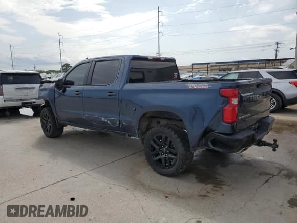 ✅ 2022 Chevrolet Silverado 1500 Custom Trail Boss • VIN: 3GCPYCELXNG194289 • Lot: 57876245. Wystawiony na Copart z przebiegiem 91 290 mil. Bezpłatny archiwum sprzedaży aukcyjnych z USA i szczegółowy raport historii pojazdu na DreamBid. Zdjęcie 2.