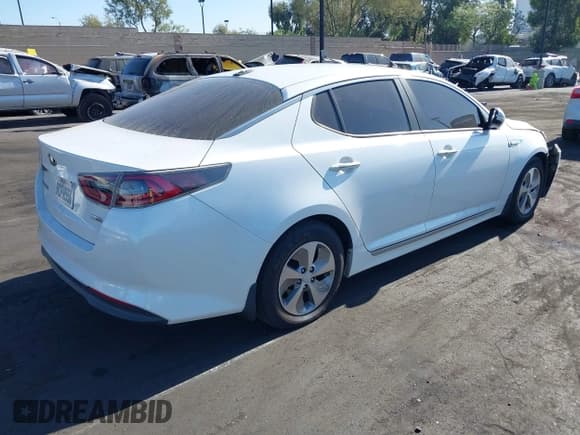 ✅ 2015 Kia Optima • VIN: KNAGM4AD6F5088475 • Lot: 42838306. Wystawiony na IAAI z przebiegiem 201 934 mil. Bezpłatny archiwum sprzedaży aukcyjnych z USA i szczegółowy raport historii pojazdu na DreamBid. Zdjęcie 4.