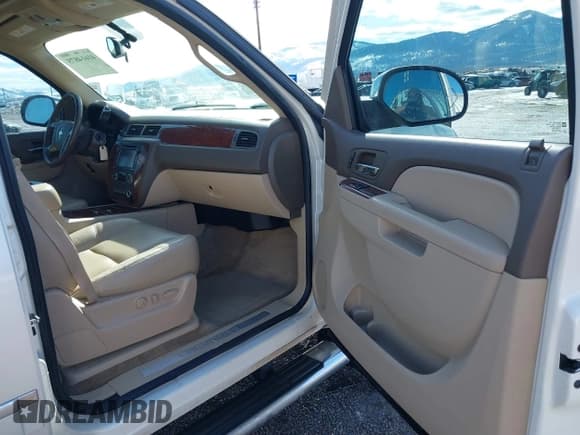 ✅ 2012 Chevrolet Suburban LTZ • VIN: 1GNSKKE77CR101774 • Lot: 41614875. Listed on IAAI with 207,263 mi. Free auction sales archive from the USA and detailed vehicle history report at DreamBid. Image 5.