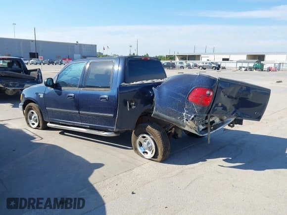✅ 2003 Ford F-150 XLT • VIN: 1FTRW07613KD26916 • Lot: 43474066. Wystawiony na IAAI z przebiegiem 271 591 mil. Bezpłatny archiwum sprzedaży aukcyjnych z USA i szczegółowy raport historii pojazdu na DreamBid. Zdjęcie 3.