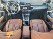 ✅ 2021 Audi Q3 Premium • VIN: WA1AUCF30M1148722 • Lot: 94169065. Wystawiony na Copart z przebiegiem 58 049 mil. Bezpłatny archiwum sprzedaży aukcyjnych z USA i szczegółowy raport historii pojazdu na DreamBid. Zdjęcie 8.