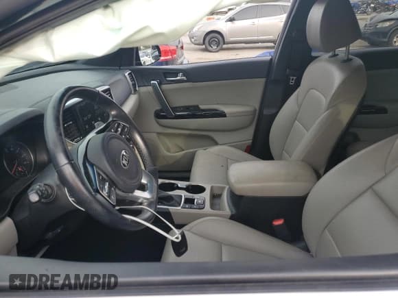 ✅ 2020 Kia Sportage S • VIN: KNDP63AC7L7802158 • Лот: 80792105. Опубликован ранее на Copart с пробегом 65 936 миль. Бесплатный доступ к архиву аукционных продаж из США и подробный отчёт об истории автомобиля на DreamBid. Изображение 7.