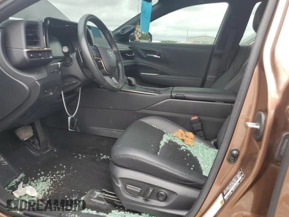 ✅ 2023 Toyota Crown Platinum • VIN: JTDAFAAF9P3001300 • Lot: 82155935. Listed on Copart with 28,979 mi. Free auction sales archive from the USA and detailed vehicle history report at DreamBid. Image 7.