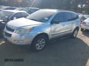 ✅ 2010 Chevrolet Traverse LS • VIN: 1GNLVEED7AJ227809 • Lot: 40650983. Wystawiony na IAAI z przebiegiem Nie podano. Bezpłatny archiwum sprzedaży aukcyjnych z USA i szczegółowy raport historii pojazdu na DreamBid. Zdjęcie 2.