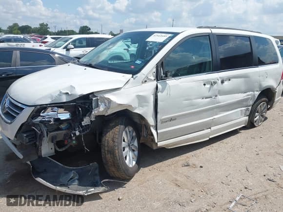 ✅ 2012 Volkswagen Routan SE • VIN: 2C4RVABG3CR354131 • Lot: 42922689. Listed on IAAI with 144,458 mi. Free auction sales archive from the USA and detailed vehicle history report at DreamBid. Image 17.