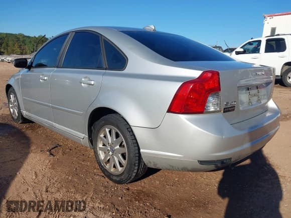 ✅ 2008 Volvo S40 2.4L • VIN: YV1MS382X82388111 • Lot: 43470177. Listed on IAAI with 173,122 mi. Free auction sales archive from the USA and detailed vehicle history report at DreamBid. Image 3.