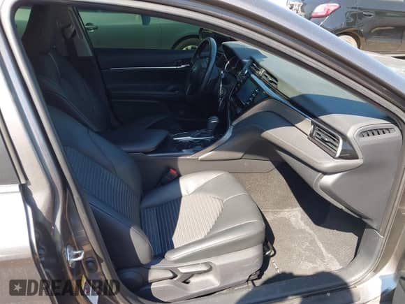 2019 Toyota Camry LE z VIN 4T1B11HK9KU161472, wystawiony jako IAAI lot #43127580 z przebiegiem 104 626 mil mil oraz . Historia ofert i sprzedaży dostępna na DreamBid. Obrazek 5.