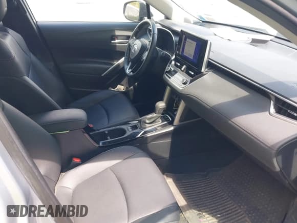 ✅ 2023 Toyota Corolla Cross XLE • VIN: 7MUDAABGXPV076689 • Lot: 42370023. Listed on IAAI with 36,247 mi. Free auction sales archive from the USA and detailed vehicle history report at DreamBid. Image 5.