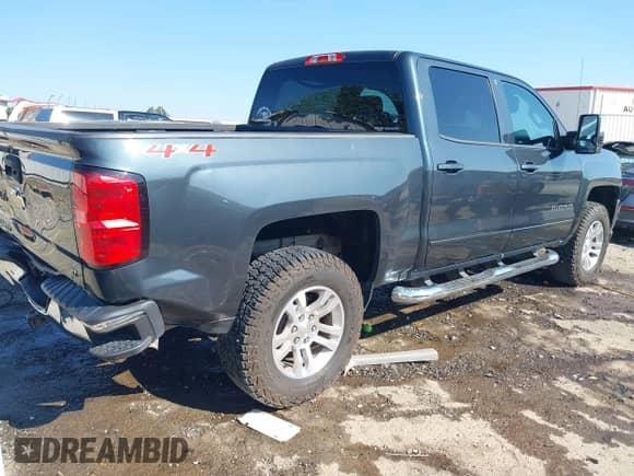 2018 Chevrolet Silverado 1500 LT z VIN 3GCUKREC4JG292008, wystawiony jako IAAI lot #43370209 z przebiegiem 96 545 mil mil oraz . Historia ofert i sprzedaży dostępna na DreamBid. Obrazek 4.