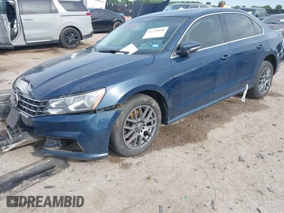 ✅ 2018 Volkswagen Passat SE • VIN: 1VWBA7A36JC040183 • Lot: 42338088. Wystawiony na IAAI z przebiegiem 86 591 mil. Bezpłatny archiwum sprzedaży aukcyjnych z USA i szczegółowy raport historii pojazdu na DreamBid. Zdjęcie 2.