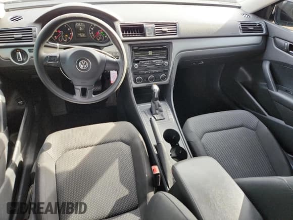 ✅ 2012 Volkswagen Passat S • VIN: 1VWAP7A36CC072709 • Лот: 93376365. Опубликован ранее на Copart с пробегом 186 595 миль. Бесплатный доступ к архиву аукционных продаж из США и подробный отчёт об истории автомобиля на DreamBid. Изображение 8.