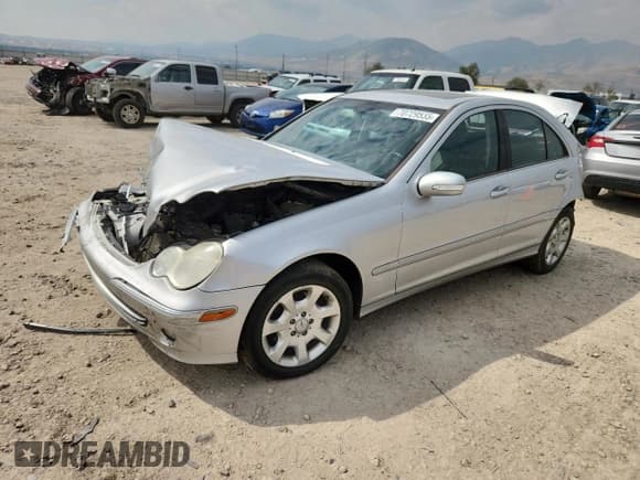 ✅ 2005 Mercedes-Benz C 240 • VIN: WDBRF81J65F652328 • Лот: 70729535. Опубликован ранее на Copart с пробегом 198 117 миль. Бесплатный доступ к архиву аукционных продаж из США и подробный отчёт об истории автомобиля на DreamBid. Изображение 1.