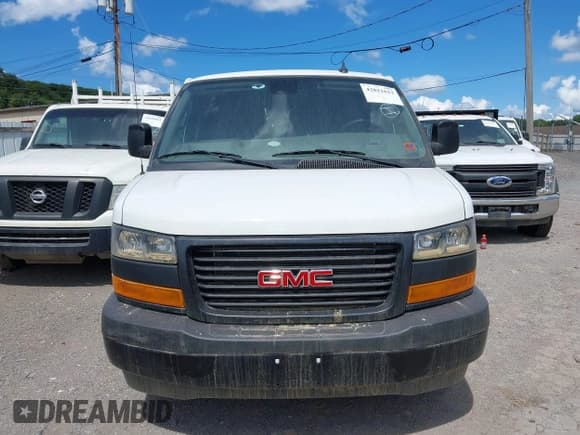 ✅ 2024 GMC Savana Cargo • VIN: 1GTW7AF7XR1197119 • Lot: 42821622. Wystawiony na IAAI z przebiegiem Nie podano. Bezpłatny archiwum sprzedaży aukcyjnych z USA i szczegółowy raport historii pojazdu na DreamBid. Zdjęcie 12.