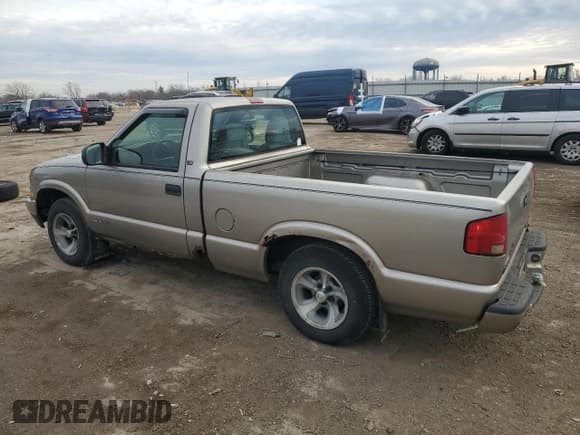 ✅ 2000 Chevrolet S-10 LS • VIN: 1GCCS1449YK139666 • Лот: 84090504. Опубликован ранее на Copart с пробегом 136 652 миль. Бесплатный доступ к архиву аукционных продаж из США и подробный отчёт об истории автомобиля на DreamBid. Изображение 2.