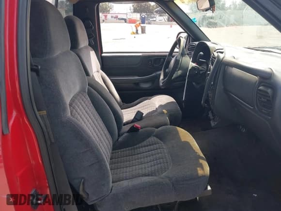 ✅ 2000 Chevrolet S-10 LS • VIN: 1GCCS1440Y8107525 • Лот: 42244465. Опубликован ранее на IAAI с пробегом 133 610 миль. Бесплатный доступ к архиву аукционных продаж из США и подробный отчёт об истории автомобиля на DreamBid. Изображение 8.