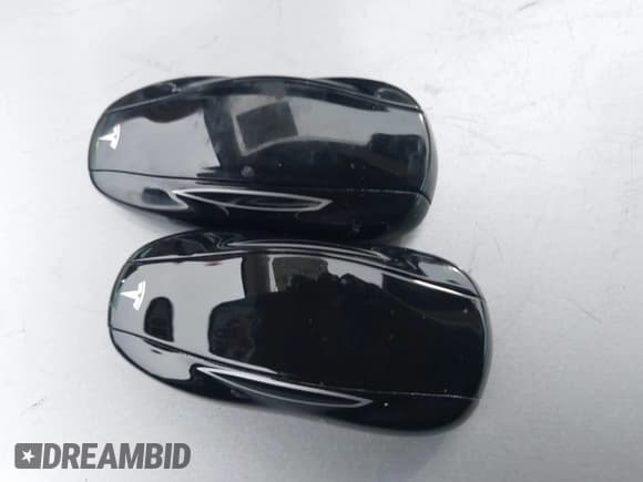 ✅ 2015 Tesla Model S 85 • VIN: 5YJSA1H11FFP75622 • Лот: 43787848. Опубликован ранее на IAAI с пробегом 130 809 миль. Бесплатный доступ к архиву аукционных продаж из США и подробный отчёт об истории автомобиля на DreamBid. Изображение 11.