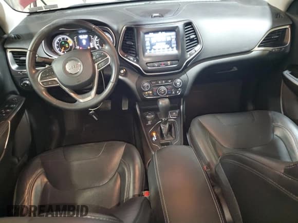 ✅ 2020 Jeep Cherokee Altitude • VIN: 1C4PJMLX2LD655088 • Лот: 66705545. Опубликован ранее на Copart с пробегом 61 909 миль. Бесплатный доступ к архиву аукционных продаж из США и подробный отчёт об истории автомобиля на DreamBid. Изображение 8.