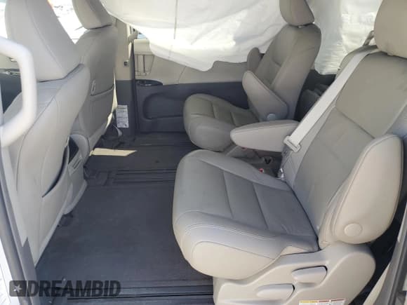 ✅ 2016 Toyota Sienna XLE • VIN: 5TDYK3DCXGS697199 • Lot: 84920305. Listed on Copart with Not provided. Free auction sales archive from the USA and detailed vehicle history report at DreamBid. Image 11.