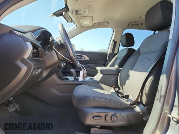 ✅ 2019 Chevrolet Traverse LT Cloth • VIN: 1GNERGKW1KJ212982 • Lot: 91272865. Wystawiony na Copart z przebiegiem 151 337 mil. Bezpłatny archiwum sprzedaży aukcyjnych z USA i szczegółowy raport historii pojazdu na DreamBid. Zdjęcie 7.