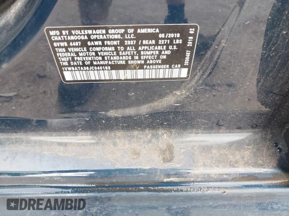 ✅ 2018 Volkswagen Passat SE • VIN: 1VWBA7A36JC040183 • Lot: 42338088. Wystawiony na IAAI z przebiegiem 86 591 mil. Bezpłatny archiwum sprzedaży aukcyjnych z USA i szczegółowy raport historii pojazdu na DreamBid. Zdjęcie 9.