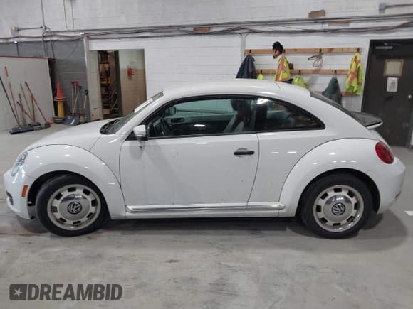 ✅ 2015 Volkswagen Beetle Fleet Edition • VIN: 3VWF17AT0FM601159 • Lot: 42127817. Listed on IAAI with 129,117 mi. Free auction sales archive from the USA and detailed vehicle history report at DreamBid. Image 14.