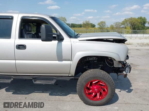 ✅ 2005 Chevrolet Silverado 2500HD Work Truck • VIN: 1GCHK23235F803038 • Lot: 43192366. Wystawiony na IAAI z przebiegiem 266 626 mil. Bezpłatny archiwum sprzedaży aukcyjnych z USA i szczegółowy raport historii pojazdu na DreamBid. Zdjęcie 20.