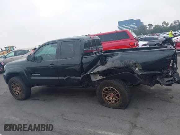 ✅ 2010 Toyota Tacoma • VIN: 5TEUU4ENXAZ739234 • Lot: 43156081. Listed on IAAI with 125,001 mi. Free auction sales archive from the USA and detailed vehicle history report at DreamBid. Image 15.