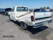 ✅ 1987 Ford F-250 • VIN: 1FTHF2518HKA08300 • Lot: 41984273. Wystawiony na IAAI z przebiegiem 37 267 mil. Bezpłatny archiwum sprzedaży aukcyjnych z USA i szczegółowy raport historii pojazdu na DreamBid. Zdjęcie 3.