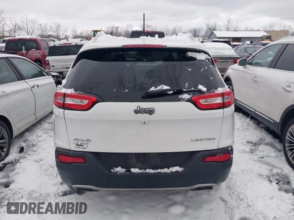 ✅ 2016 Jeep Cherokee Limited • VIN: 1C4PJMDS4GW300243 • Lot: 43831215. Wystawiony na IAAI z przebiegiem 341 024 mil. Bezpłatny archiwum sprzedaży aukcyjnych z USA i szczegółowy raport historii pojazdu na DreamBid. Zdjęcie 16.