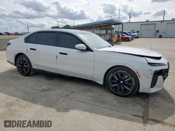✅ 2025 BMW 7 Series 740i • VIN: WBA23EH03SCT15620 • Lot: 56041595. Wystawiony na Copart z przebiegiem 3 791 mil. Bezpłatny archiwum sprzedaży aukcyjnych z USA i szczegółowy raport historii pojazdu na DreamBid. Zdjęcie 4.