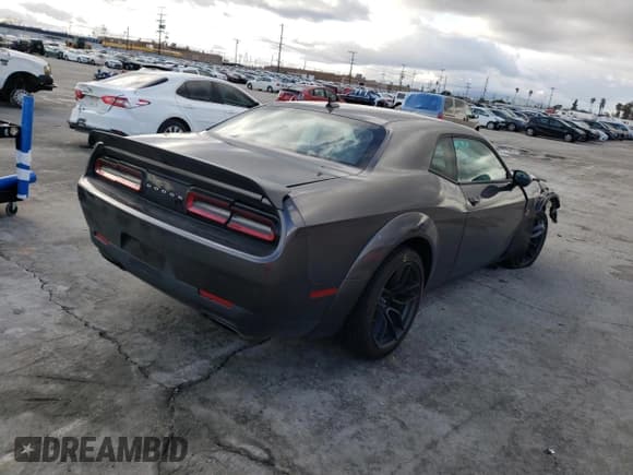 ✅ 2022 Dodge Challenger R/T Scat Pack Widebody • VIN: 2C3CDZFJ6NH192165 • Lot: 37543403. Wystawiony na Copart z przebiegiem 2 250 mil. Bezpłatny archiwum sprzedaży aukcyjnych z USA i szczegółowy raport historii pojazdu na DreamBid. Zdjęcie 3.