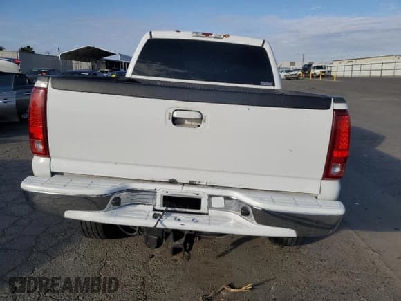 ✅ 2005 Chevrolet Silverado 1500 Z71 • VIN: 2GCEK13T251142969 • Лот: 79719894. Опубликован ранее на Copart с пробегом 182 787 миль. Бесплатный доступ к архиву аукционных продаж из США и подробный отчёт об истории автомобиля на DreamBid. Изображение 6.